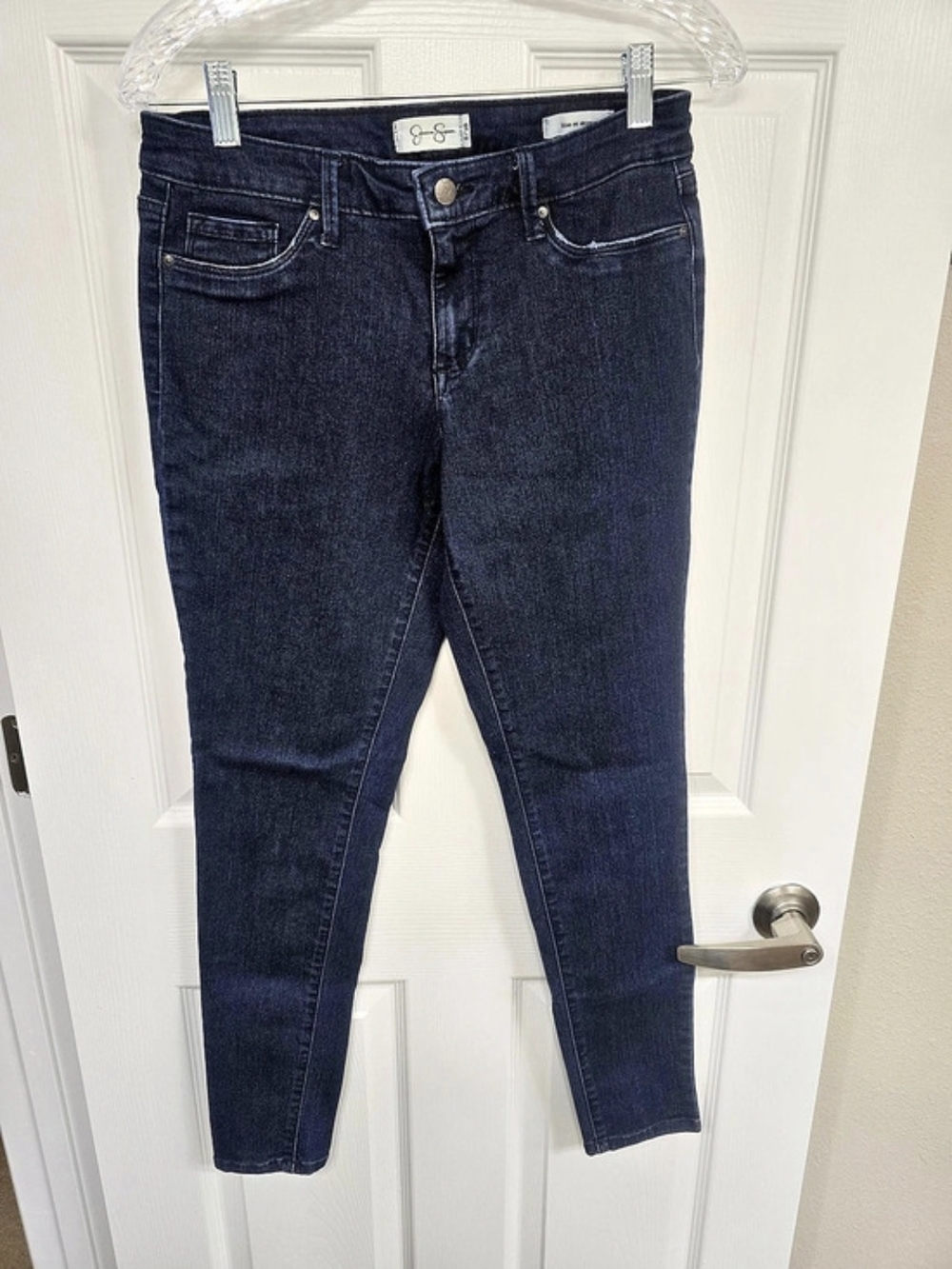 Jessica Simpson Kiss Me Skinny Jeans Size 6/28
Dark Blue